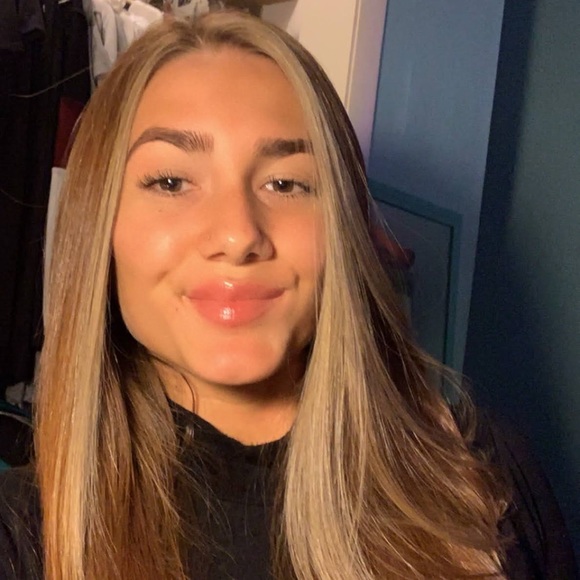 Meet your Posher, Alexis - Picture 1 of 1